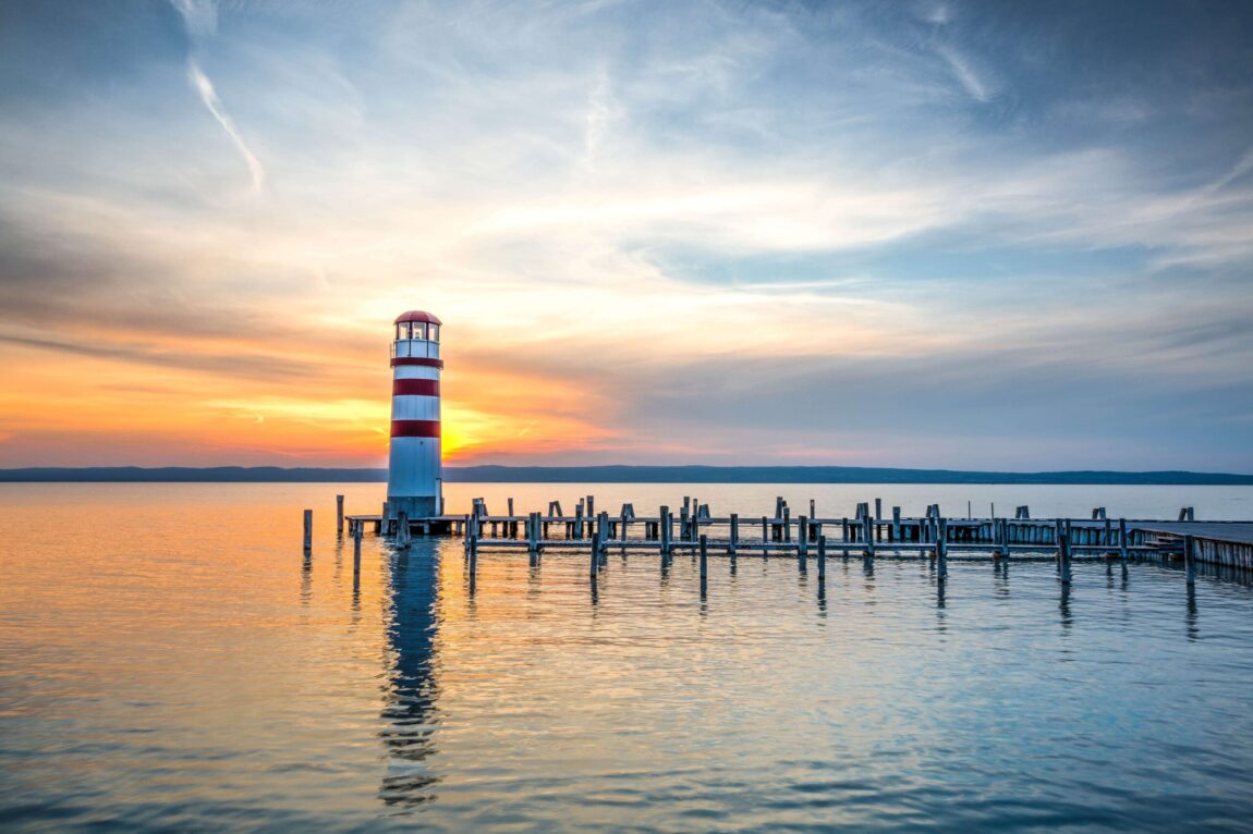 Leuchtturm-unsplash-scaled.jpg
